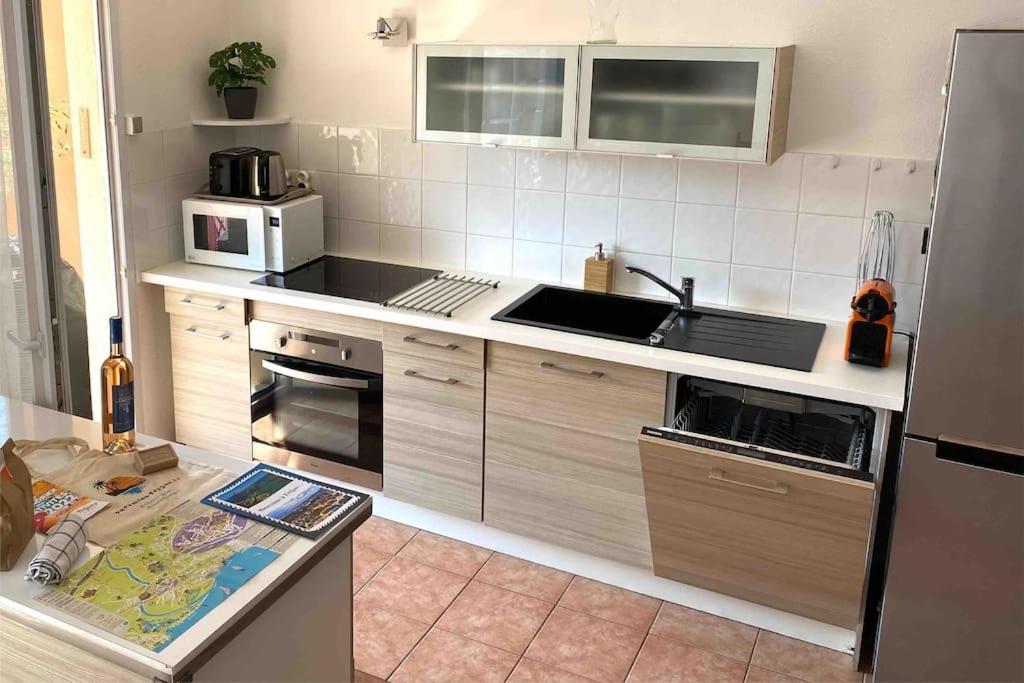 Coeur De Frejus, L'Amphitheatre, Appartement 3 Pieces Climatise, Terrasse, Barbecue, Piscine & Parking Екстериор снимка